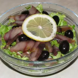 Zelena salata sa fileom od palamide