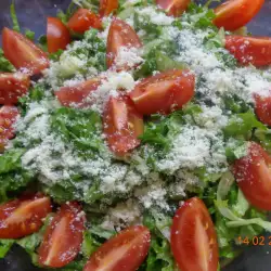 Ajsberg salata sa čeri paradajzom