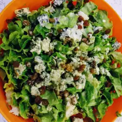 Prolećna zelena salata sa mursalskim dresingom