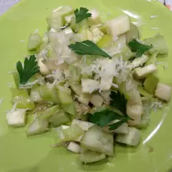Salata sa tikvicama i zelenom salatom