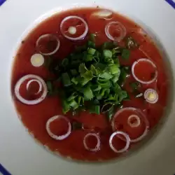 Salata sa paradajz pireom