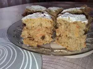 Kolač od šargarepe i jabuke sa orasima
