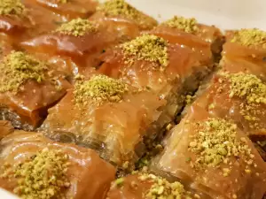 Baklava sa pistaćima i orasima sa gotovim korama