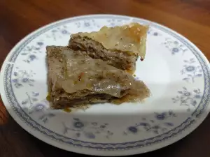 Trouglasta baklava sa orasima