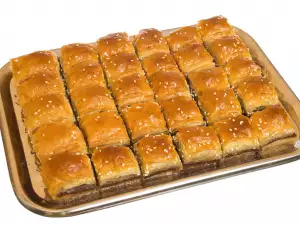 Baklava sa ručno razvučenim korama