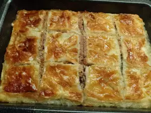 Jednostavna baklava sa filom za torte i suvim grožđem