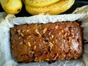 Banana bread sa orasima, medom i kruškama