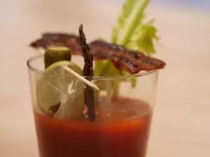 Koktel Bloody mary sa hrskavom slaninom