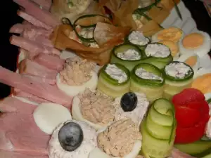 Bogat praznični tanjir