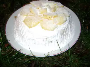 Bela torta sa ananasom