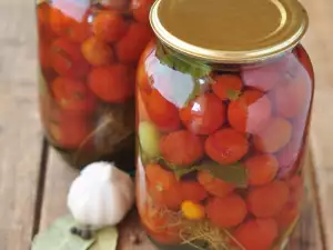 Nekoliko načina za čuvanje čeri paradajza za zimu