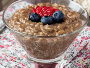 Puding sa jagodama i smeđim pirinčem