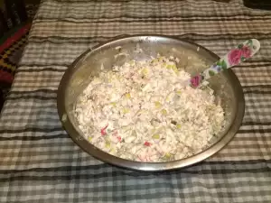 Salata sa surimi štapićima i kukuruzom