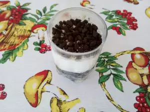 Desert u čaši sa Oreo keksom