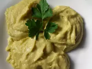 Domaći humus sa avokadom