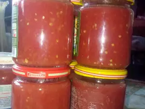 Salsa od paradajza u teglama