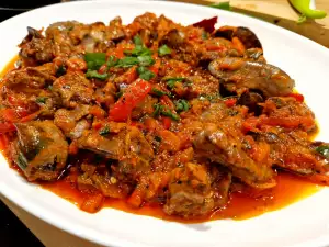 Pikantne džigerice u sosu od paprika i paradajza