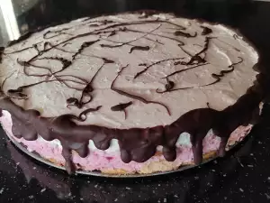 Dvobojna torta sa medenjacima i pavlakom