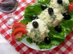 Salata sa jajima, šunkom i kukuruzom