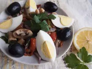 Salata od pečuraka sa pečenim paprikama i jajima