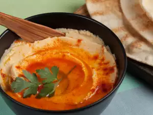 Humus sa sušenim paradajzom