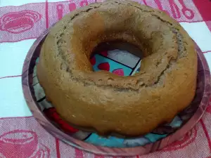 Kolač sa cimetom u kalupu za kuglof