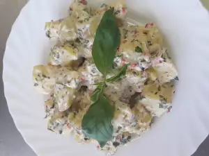 Aromatična salata od barenih krompira sa pastom od bosiljka