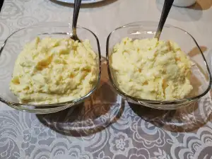 Krompir salata sa jajima i majonezom uz rakiju