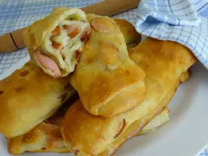 Vazdušaste pitice sa kačkavaljem i viršlama
