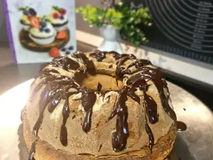Mekani kuglof sa jabukom i šargarepama