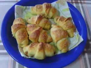 Kifle sa marmeladom i kiselim mlekom