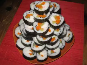 Kimbap sa algama i surimi štapićima