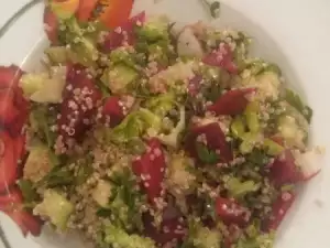 Prolećna salata sa kinoom