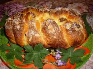 Uskršnji kolač-pletenica sa suvim voćem