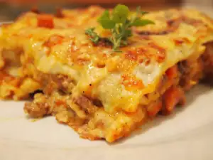 Lazanja sa belim i crvenim sosom