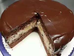 Čokoladna torta sa mnogo krema