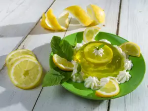 Italijanski žele sa limunom i mentom