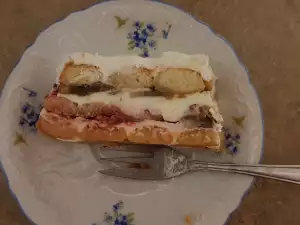 Lagana torta sa piškotama, bananama i jagodama