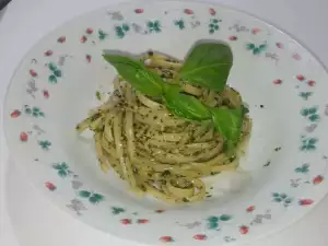 Linguini sa pestom od bosiljka