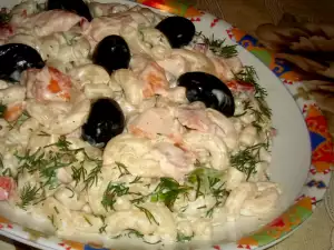 Salata sa makaronama, piletinom i majonezom