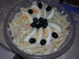 Salata sa makaronama i kukuruzom