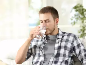Neočekivani razlozi zbog kojih stalno osećate žeđ
