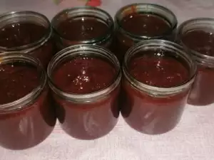 Marmelada od mušmula u teglama