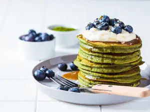 Japanske palačinke sa mačom i borovnicama