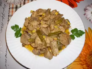 Krhko meso sa krastavčićima i crvenim lukom