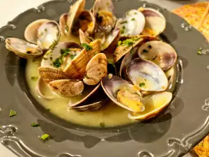 Školjke Venerice (Vongole) u Salsa Verde sosu