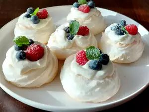 Keto mini Pavlova