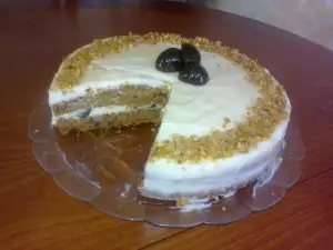 Torta sa šargarepom i krokanom od oraha