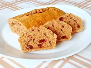 Kolač od šargarepe sa suvim grožđem i cimetom