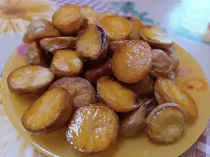 Mladi krompir u plehu